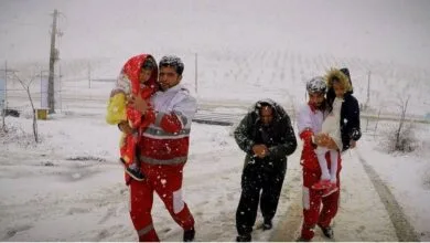 رهاسازی ۲۰ دستگاه خودروی گرفتار شده در گردنه الماس/ آمادهباش هلال احمر در تمام محورهای ارتباطی استان رهاسازی ۲۰ دستگاه خودروی گرفتار شده در گردنه الماس/ آمادهباش هلال احمر در تمام محورهای ارتباطی استان