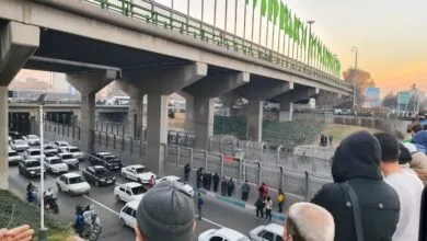 سقوط یک فرد معلول از روی پل به داخل ریل مترو در اصفهان سقوط یک فرد معلول از روی پل به داخل ریل مترو در اصفهان