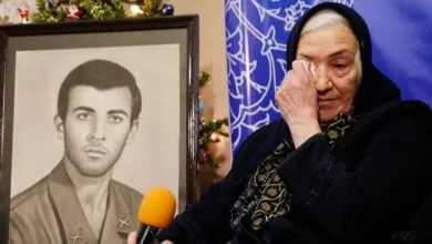 دیدار مهاجرانی با مادر اولین شهید ارامنه در جنگ تحمیلی + عکس