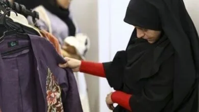 ماجرای انتقاد از کاشت مژه و ناخن در قم چه بوده است؟ | صحبت‌ های تند علیه نمایشگاه حجاب اسلامی