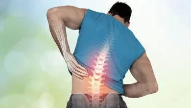 چگونه درد کمر را کاهش دهیم؟ | کدام دردها در پا نشانه کمردرد است؟