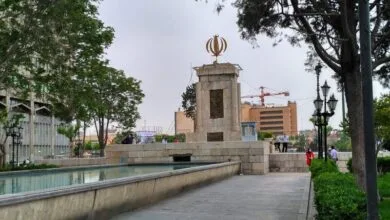 گردش در میدانهایی که روایتگر انقلاب هستند گردش در میدانهایی که روایتگر انقلاب هستند
