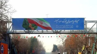 اکران پوسترهای گرامیداشت مقام پاسدار و جانباز در سطح شهر