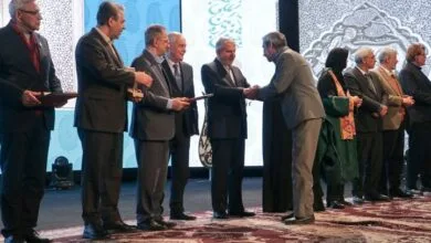 برگزیدگان نهمین جشنواره فجر صنایع دستی تقدیر شدند برگزیدگان نهمین جشنواره فجر صنایع دستی تقدیر شدند