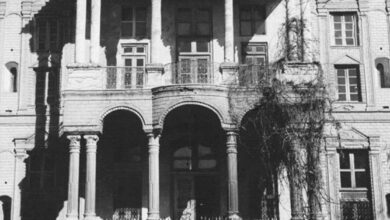 عکس یادگاری با شنل ناصرالدین‌شاه