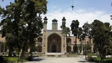 افطار در میان مسجد تاریخی سپهسالار افطار در میان مسجد تاریخی سپهسالار