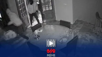 لحظه سرقت مسلحانه و بی رحمانه سارقان از یک منزل در شهرک غرب تهران