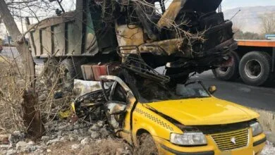 برخورد کامیون با تاکسی سمند یک فوتی بر جای گذاشت برخورد کامیون با تاکسی سمند یک فوتی بر جای گذاشت