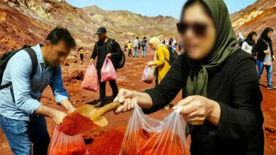 مسافران رنگ «هرمز» را تغییر دادند | راه پرچالش بازگشت خاک سرخ به جزیره مسافران رنگ «هرمز» را تغییر دادند | راه پرچالش بازگشت خاک سرخ به جزیره