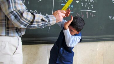 ضرب‌ و شتم شدید دانش‌آموزان دبستانی توسط معلمشان + تصاویر | بستری شدن یک دانش‌آموز