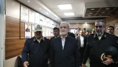 پزشکیان از ستاد فرماندهی راهور تهران بازدید کرد پزشکیان از ستاد فرماندهی راهور تهران بازدید کرد